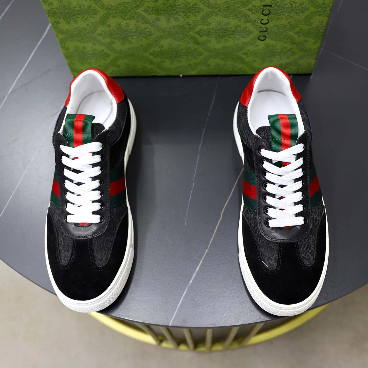 Ex-factory price: 440💰🙅‍♂️🙅‍♂️🙅‍♂️ Brand: GUCCI Standard code: 38-44 (45 customized) Grade: Same as the official website Material: Original material splicing Comfortable and breathable lining Lightweight and wear-resistant sports outsole Style category: Men's fashionable casual shoes Running sneakers Distinguished luxury brand elements Top luxury Color: actual picture color